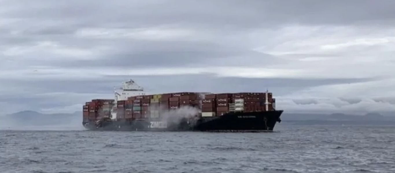 Καναδάς: Πυρκαγιά ξέσπασε σε πλοίο μεταφοράς εμπορευματοκιβωτίων (βίντεο)